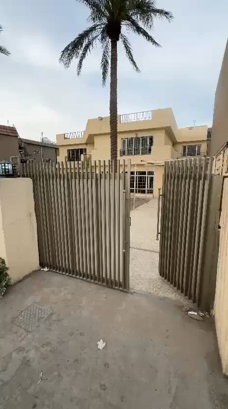 دار للايجار المنصور البيجيه 
600 متر عل شارع عام 
غرف نوم عدد 5 صالتين مطبخين خدمات كراج كبير يسع 5 سيارات حديقه اماميه وحديقه خلفيه 
السعر 35 ورقهللاستفسار الاتصال على الرقم
***********
*********** 
مكتب الغليون للاستثمار والتطوير العقاري
