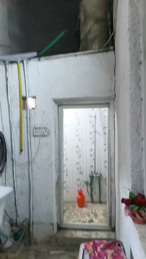 سلام عليكم بيت للبيع مساحته ٧٠ متر بصفحه ام الكبر بصف الفرع الاطفاء بيت نضيف وفرع هادئ ونعمه من الله للتفاصيل موجوده في الفيديو وللاتصال ع الرقم  ***********
