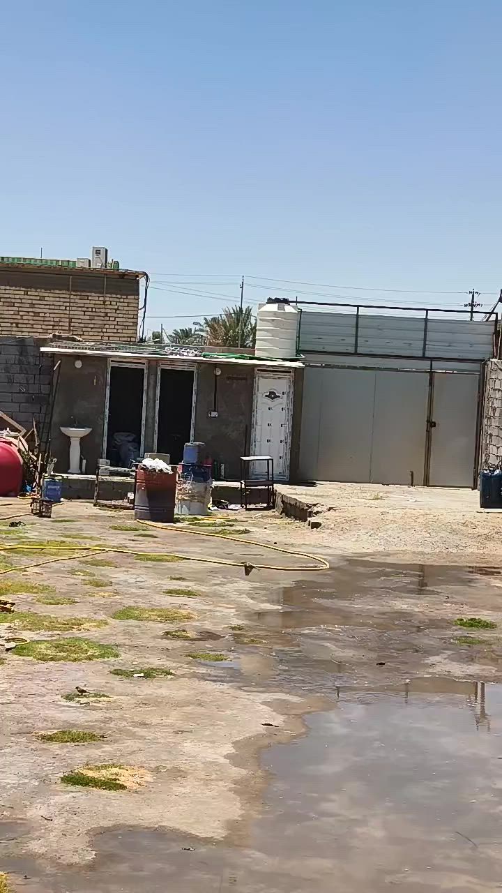 سلام عليكم قطعه ارض الى بيع مساحه 400 ركن طابو 25 مسيجه دنك كونكريت وبلوك الواجهي 13 نزال 30 على طريق زوار تصلح حسينيه  مكان علوه الفحل قرب مشروع الماء الى تواصل اكثر مراسله رقم***********
