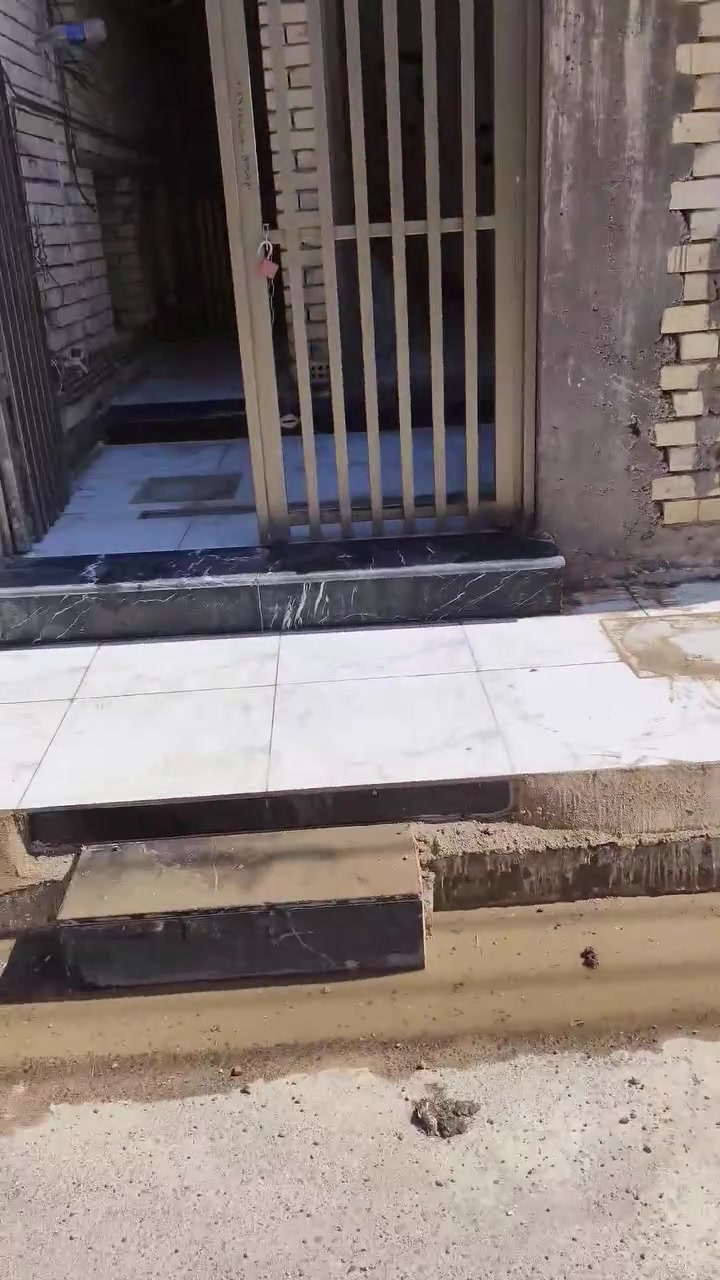 اسلام عليكم
دار للبيع مساحه ١٠٠ م طابقين ونص ٤ غرف ٤ حمامات بيه نقص الواجه والمحجر والابواب الداخليه شغل درجه اولى
ه‍ ***********  واتساب السعر ١٤٠ وبيه مجال
