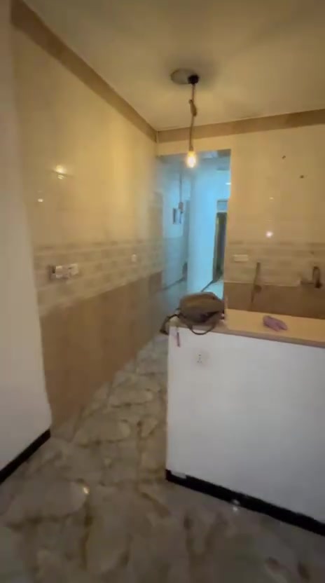 شقه للايجار الاعظمية شارع الاخطل غرفتين وصاله ومطبخ مشترك طابق اول يوجد سبالت كل غرفه واحد وكنديشن بل صاله من ضمن الشقه الاستفسار ***********
