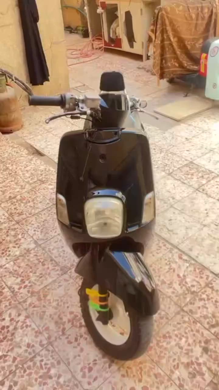 سلام عليكم شباب دراجه بوليس سوده بلاديه ما مفتوحه دراجه نضيفه وحلوه مشيها حلو ما بيها نواقص النقص إلبيها كلجاتها تعبان سعرها 750  رقم التواصل بس واتساب ***********
