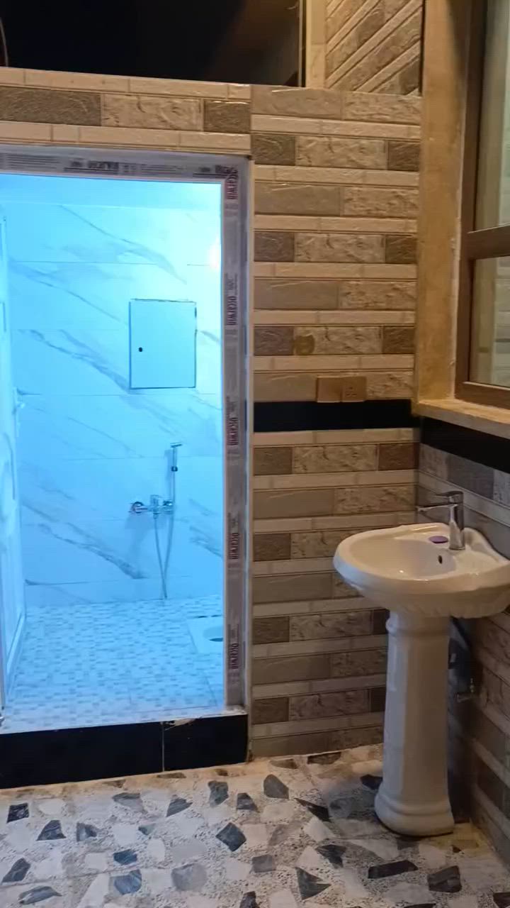 دار للايجار حي المزارع مقابل مستشفى السلام غرفة نوم وهول ومطبخ واستقبال وكراج وبيتونه سعر 400زيرو***********
