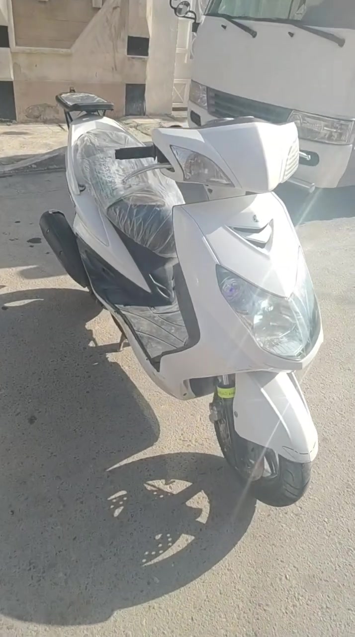 سلام عليكم سكنس فحل للبيع السعر 800 وبيه مجال العنوان حي البساتين رقمي *********** بي واتساب

