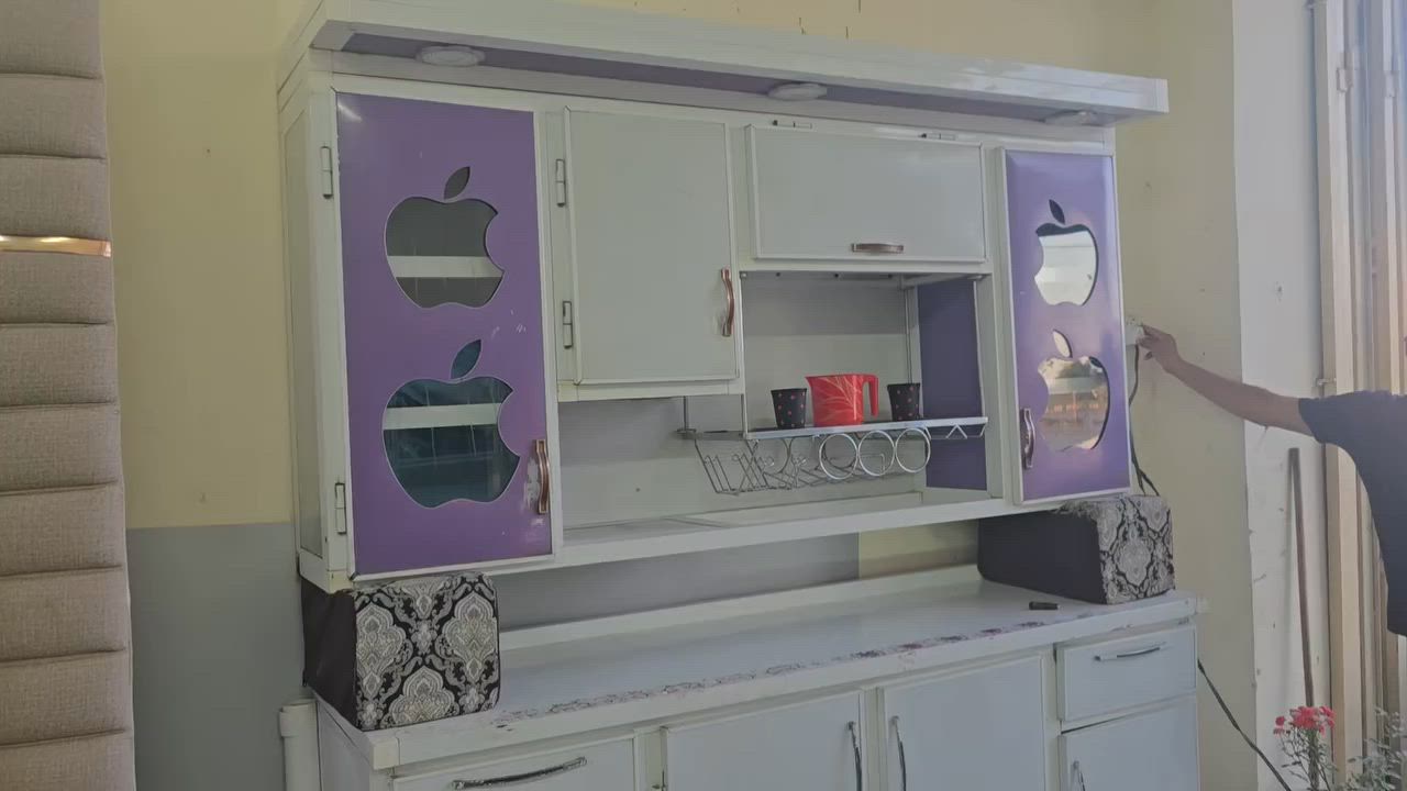 كاونتر مترتين نزال مع سلة مواعين مثل الصوره سبور لايت مستعمل نضيف
سعر٢٥٠ الف 
العنوان نجف حي الرحمه شارع٢٠ مجمع العائله او مجمع ابو محمد ***********وات
