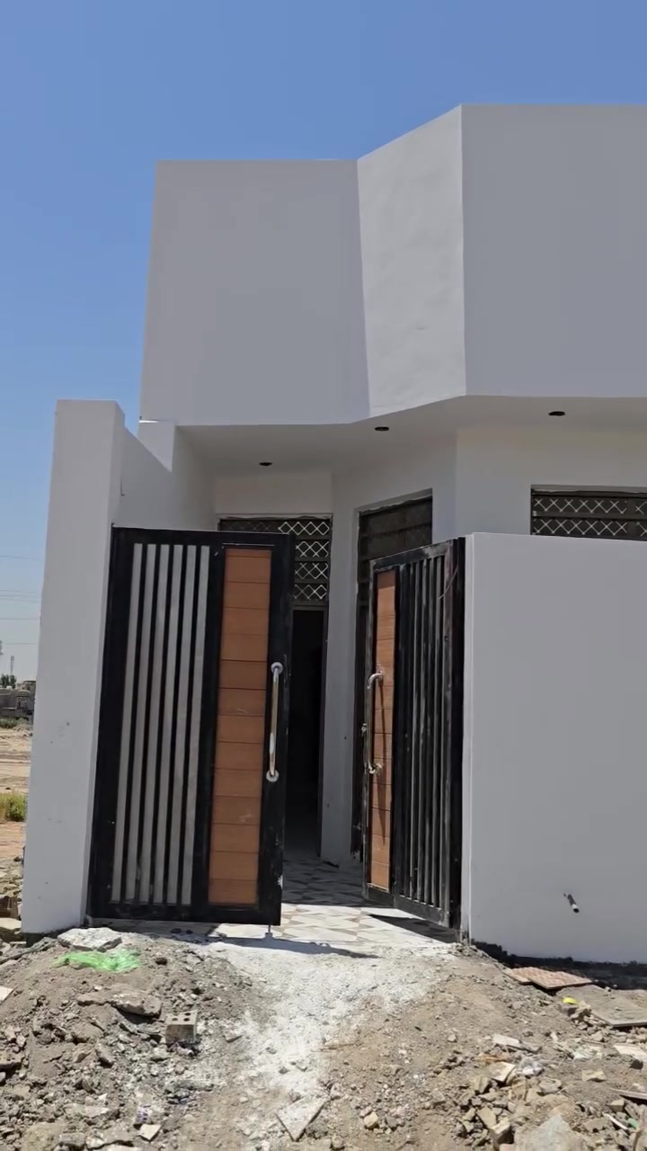 سلام عليكم دار للبيع مساحته ١٠٠ متر واجهه ٦.٢٥ ونزال ١٦ 
البيت جاهز للسكن جديد ومحد ساكن بي يعني تشتري كبل تكعد كامل مفاتيح خدمات كامله 
العنوان القاسم شارع الحولي مجمع الزهراء 
الاستفسار *********** اخوان اني مكلف بالنشر تريد تستفسر اتصل لاتدخل خاص
