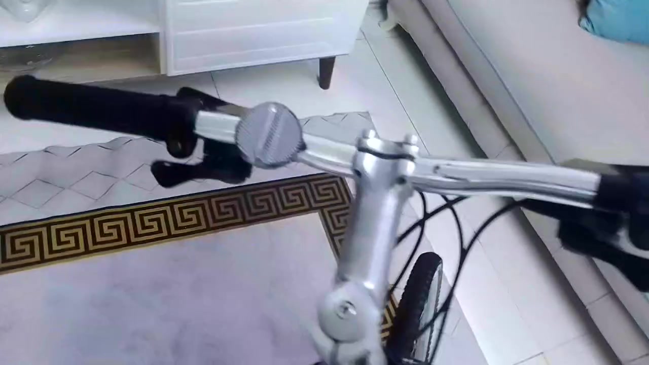سلام عليكم عندي بايسكل رياضي باله اصلي نضيف كلش حجم 28 استخدام قليل سعر 150 وبي مجال بسيط مكان بغداد الامين ثانيه مراوس ترهم ***********
