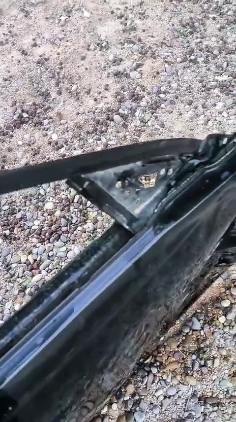 عندي باب ألتيما  جهه الراكب لون اسود ملكي بيه ضربه مثل ماموضح بالصور 
أصلي مو تجاري 
موديل 2024 يرهم لكل الموديلات الي نفس الشكل 
اريده ب 200 بيه مجال للشراي هذا رقمي 
***********
مكاني بالرمادي واذا تريد توصيل موجود
