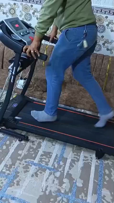 جهاز جري يتحمل اوزان ثقيله استعمال جدا قليل
كامل مع ملحقاته كربلاء الحر  للاستفسار الاتصال على الرقم التالي ‏‪***********‬‏
