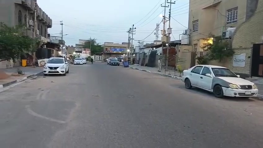 السلام عليكم بيت للبيع القبله حي القائم قريب سوق المصطر على شارع 20 متر المساحة 100
متر طابقين الطابق الارضي كونكريد الطابق الثاني ساندويج السعر 115 مليون  هاتف ***********
