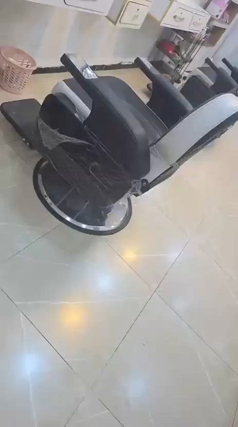 السلام عليكم كراسي صالونات ومرايات واثاث وثلاجه وتخم جديد عشر مقاعد وسستم كاميرات  وكلشي معروض. بل صور وكرسي اكرلك كله جديد بلباكيت استعمال شهر للبيع شلعه وحده السعر مليون و 850 الرقم ***********
