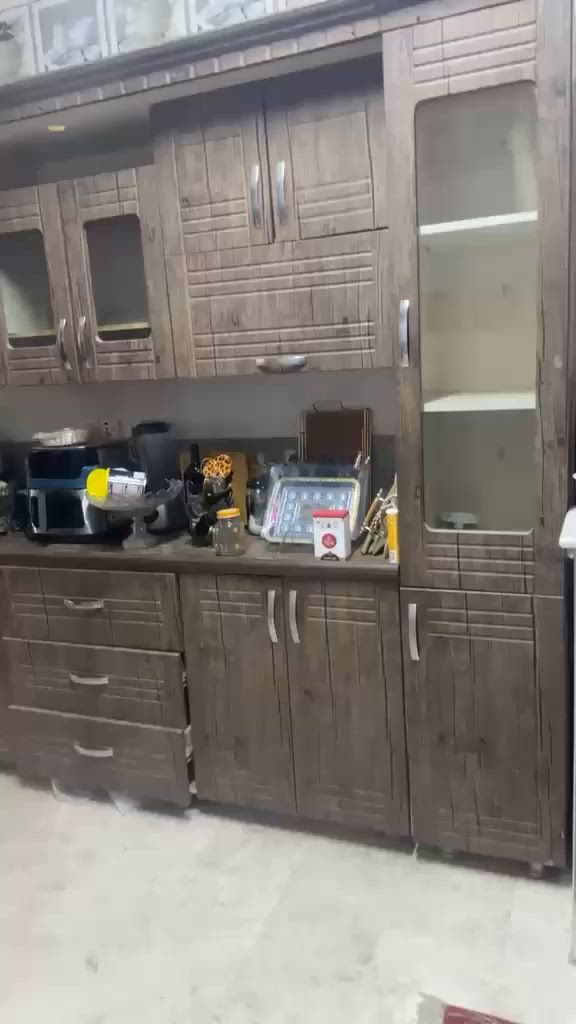 كاونتر خشب للبيع جديد مابي خلل ونظيف والسنك مرمر سعرة 550 الف وبي مجال بسيط للشراي للتواصل على هذا الرقم +964 772 223 9653
***********