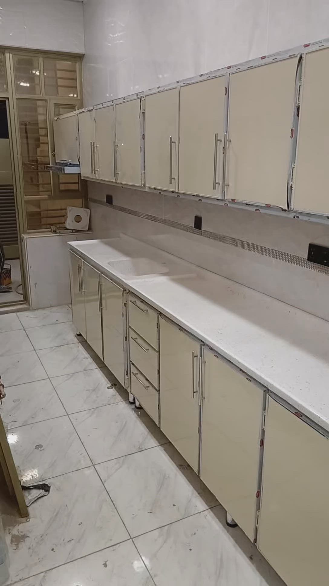 فصال حسب الطلب مطابخ المنيوم وhdf ابواب شبابيك سلايت وستندر محجرات قواطع 
عنوان المعمل بغداد الدورة حي الشرطة *********** واتس دقة بالعمل 🌸واسعار مناسبة 🌸⭐✨🌸
