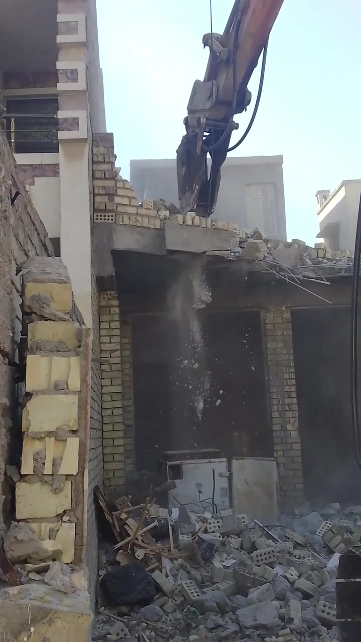 السلام عليكم يوجد لدينا كادر تفليش البيوت وقلع الاراضي و قص الرباطات و قص البيوت و تگشير الجذران وحفر جرف وقطع البيوت كافة أنواع تفليش با نسب السعار بغداد فقط يوجد واتساب اتصل وبخدمتك ***********
