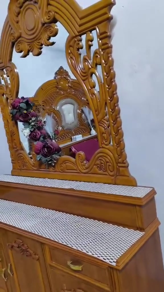 السلام عليكم 
غرفة اخشاب صاج عراقي مستعملة نظافة كدام العين
 الاستفسار على الواتساب ‏‪***********
