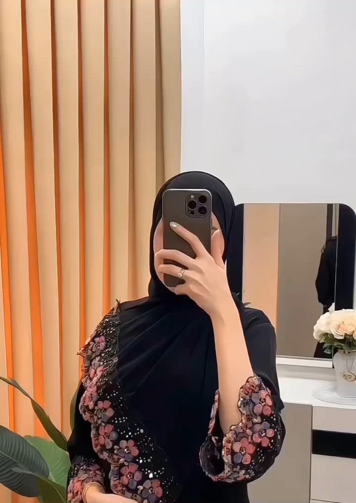 (عبايـة + شال + كاب ) 3 قطع خامة إيطالي كوالتـي عالي الي بالوسط شال  💗✨


**إذا كنت صاحب هذا الإعلان وتريد حذفه لأي سبب، رجاءا أرسل رسالة إلى الدعم الفني**