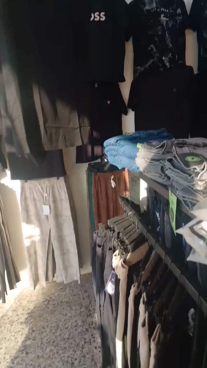 محل للبيع سبب البيع عندي عملية المحل علية رجل ومعاميل والحمد الله سعر المحل مليونين


**إذا كنت صاحب هذا الإعلان وتريد حذفه لأي سبب، رجاءا أرسل رسالة إلى الدعم الفني**