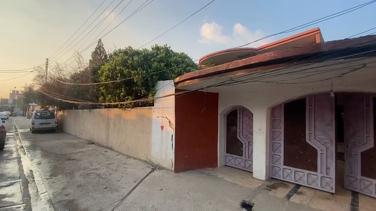 سلام عليكم جيبلكم بيت طابقين مساحه ٧٥٠ بوجها ١٧ونص 
البيت يحتوي
٥غرف نوم سويت+غرفتين بل حديقه وره بيت
هول استقبل مطبخ
طابق ثاني معزول عن اول البيت مرتب سعرو مناسب
لاستفسار 
***********
***********
