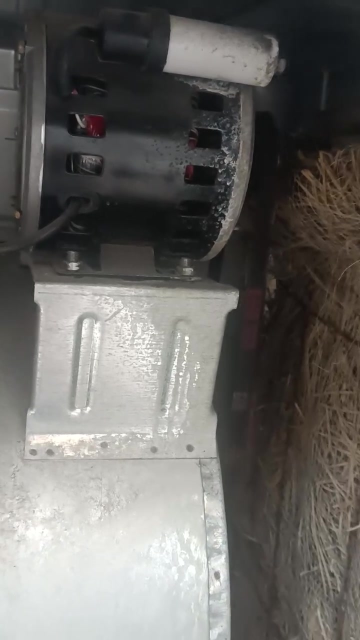 سلام عليكم مبرده مستخدمه معروضه للبيع بس نظيفه وجديده ماصارله اسبوع من مستخدمه 
هذا رقم  واتساب ***********  المكان الكماليه شارع المصرف
