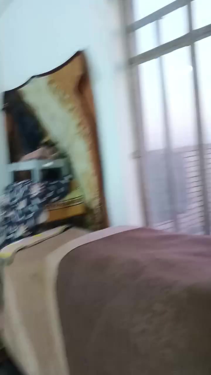 سلام عليكم بيت للبيع بالامين الثانيه قرب شبكه الكهرباء بيت 100 متر واجه 5نزل 20 طابقين ومخزن فوك رقم *********** للتواصل
