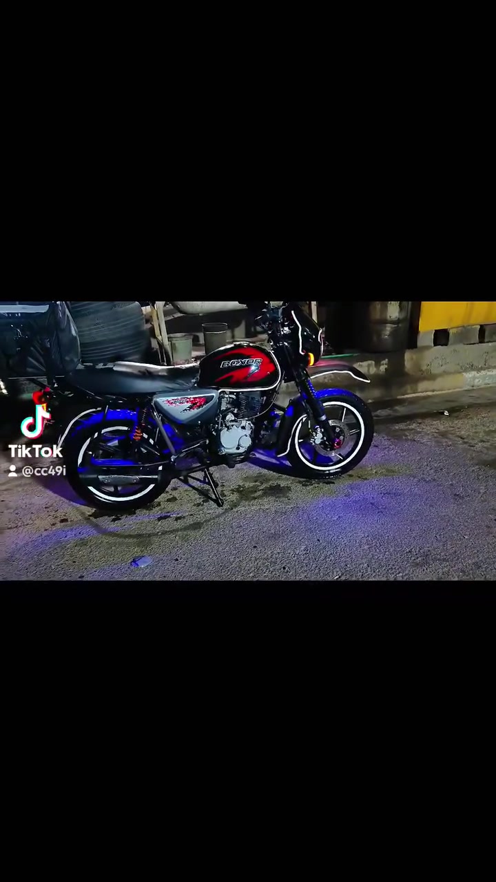 بوكسر جبلي موديل 22 شكل ل23 دراجه نضيفه بمعنى الكلمه تزوديات عليها هواي من تعلاوه سترين درع خلفي طوبات ب تاير امامي هواي بيها شغلات دراجه مدرايها كلش عله ايدي بيها منضومه عدسه وشاير زنون أبيض مكينه نضيفه بشكل يخبل  تايرات جدد زوج جبلي هواي بيها شغلات مكاني بغداد الحسينيه راشديه لمايشتري لاتعبني دراجه تعبان عليها رقمي متواجد بس ***********
