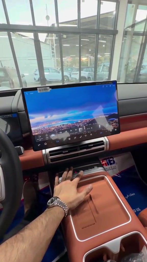💥 BYD Ti7 2026 SUV هجينة Plug-in تجمع بين القوة، الفخامة والتكنولوجيا الحديثة. 🔹 المواصفات العامة: • محرك 1.5 لتر تيربو Plug-in Hybrid • دفع رباعي AWD • قوة تصل إلى 483 حصان • تسارع 0 - 100 كم/س خلال 5.3 ثانية • مدى قيادة يصل إلى 735 كم • ناقل حركة أوتوماتيك 🔹 أبرز المواصفات: • شاشة وسطية 15.6 إنش دوارة • عداد ديجيتال • سقف بانوراما • كاميرات 360° • حساسات أمامية وخلفية • تشغيل بالبصمة • تشغيل عن بعد • شاحن لاسلكي • Apple CarPlay • مقاعد جلد كهربائية • ذاكرة للمقاعد • تبريد وتدفئة للمقاعد • خاصية المساج للمقاعد الأمامية • إضاءة داخلية محيطية • باب صندوق كهربائي • نظام V2L لتشغيل الأجهزة الكهربائية • مصابيح LED أمامية وخلفية • جنوط ألمنيوم 20 إنش ✅ موديل 2026 ✅ زيرو ✅ استلام مباشر 📌 6368 📞 *********** | *********** 📍 بغداد – البنوك قرب تقاطع نادي النفط 📍 كربلاء – مدينة معارض كربلاء – معرض رقم 2

