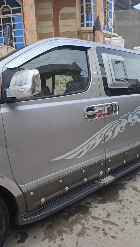 السلام عليكم 2019 اصل بيها بارد بالبنيد والجاملغ امامي ونفس جاملغ بي كلير من كوريه  وشبر بجامل الخالفي والباقي كفاله محرك نص بنص مجول ودبلو تخم تاير حداديه تبريد ثلج بصره رقم جديد رقم ***********/***********
