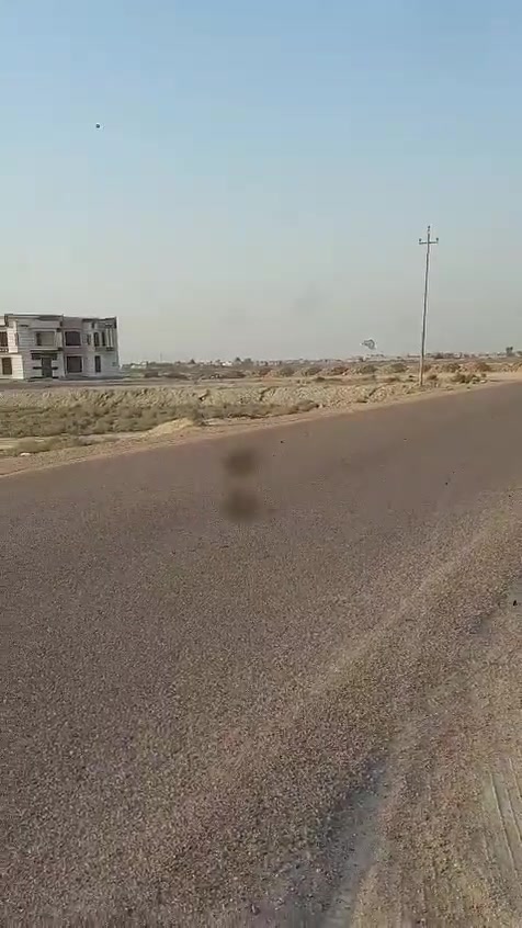 عندي  ارض طريق بغداد خلف لمجمع الرابط جسر العناز ولعامريه وكهرباء ومي بيها وع شارع العام وداخله ضمن لحدود الاداريه ولبلديه يعني تتحول طابو صرف
سند ٢٥ 
وتتحول باسم الشخص فوراً 
المساحة 5 دونم السعر مناسب تواصل واتساب ***********

