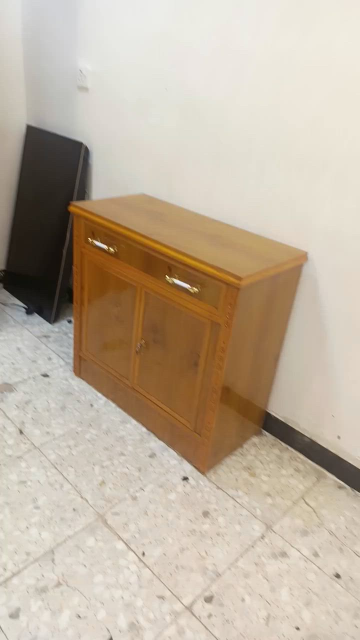 غرفه اخشاب جديده استعمال شهر كنتور 6 ابواب شغل درجه اولى مكان بغداد سيطره الشعب القديمه سبع قطع ***********
