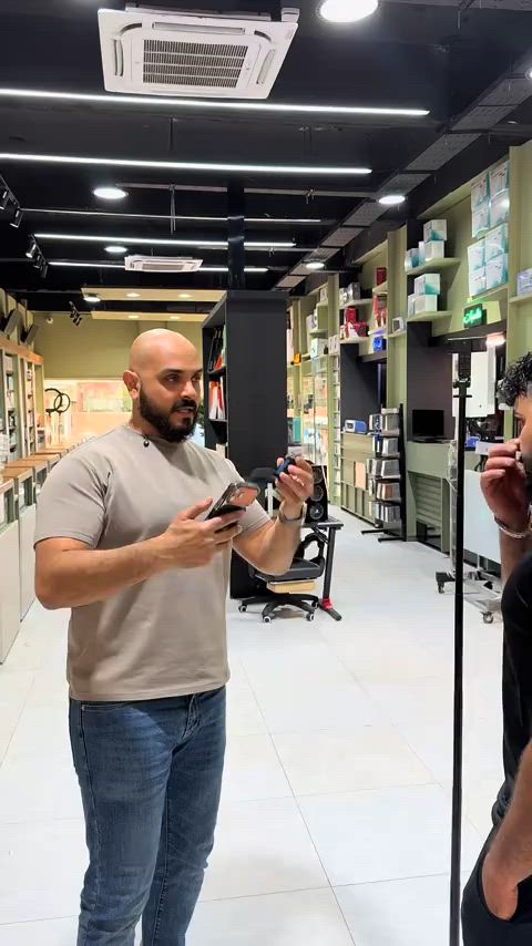 🤳 عصا السيلفي الذكية XO-SS23 ✨ التقط أجمل الصور والفيديوهات باحترافية مع XO-SS23 Selfie Stick، الحل المثالي لصناع المحتوى، البث المباشر، والتصوير اليومي بجودة وثبات أعلى. 🌟 المميزات: ✅ تصميم 2 في 1 (عصا سيلفي + حامل ثلاثي Tripod). ✅ ريموت بلوتوث لاسلكي للتحكم بالتصوير عن بعد. ✅ ارتفاع قابل للتمديد لالتقاط زوايا تصوير أوسع. ✅ حامل هاتف ثابت وقابل للتعديل ليناسب مختلف الأحجام. ✅ مزود بإضاءة LED مزدوجة لتحسين الإضاءة أثناء التصوير. ✅ يدعم تصوير الفيديوهات، البث المباشر، والاجتماعات أونلاين. ✅ تصميم خفيف وسهل الحمل والتنقل. 📸 مناسب لتصوير الريلز، التيك توك، اليوتيوب، والفلوكات اليومية. 💰 السعر: 45,000 دينار عراقي فقط 🚚 التوصيل: 5,000 دينار إلى جميع محافظات العراق 📞 للطلب والاستفسار: *********** 🔥 ارتقِ بمستوى تصويرك واحصل على لقطات احترافية أينما كنت مع XO-SS23! 🔥 #creatorsearchinsights 
