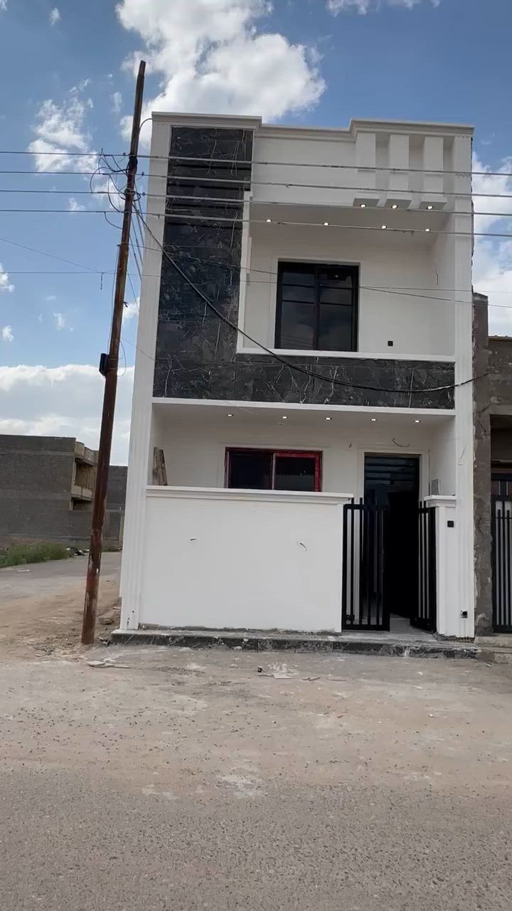 بيت 🏠 50متر ركن #للبيع
طابقين 2غرف+صحيات 2
مطبخ + صاله 
بيتونه 
📍البوعيثة. _مجمع العدل 
للاستفسار ***********

