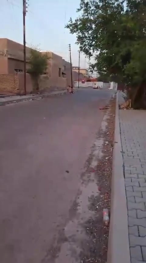 سلام عليكم البيت طابو ملك صرف للبيع 100متر غرف نوم 2 وحده سويت +استقبال +سطح شتايكر عنوان بغداد الحسينيه مال راشديه قرب العمارة مصري 
سعر 57 مليون بي مجال بصيط
***********
