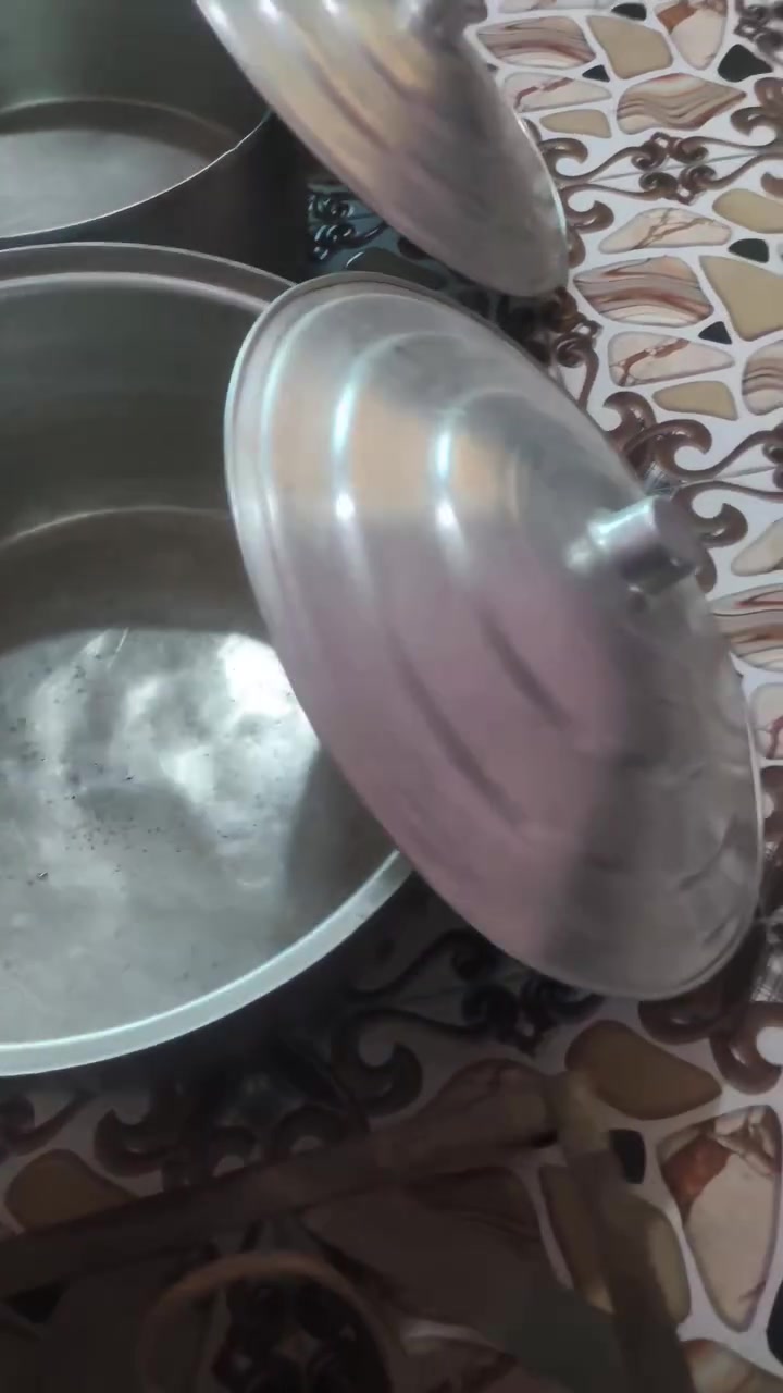 السلام عليكم جدور مال طبخ للبيع نضيفات الاول العمق٣٨والعرض٦٨
الثاني العمق٣٦والعرض٦٥
والثالث العمق٣٥والعرض٦١
والاخيرالعمق٢٨والعرض٥٩
والمصفي العرض مالته٦٥ والطباخ وياهن 
عنواني التصنيع قريب ع محطه ماء ارو مال احمد كحل للاستفسار اكثر الاتصال ع الرقم
‏‪***********‬‏ الانتصار مقابل مستشفى حمادي شهاب سابقا ضاري الفياض حاليا
