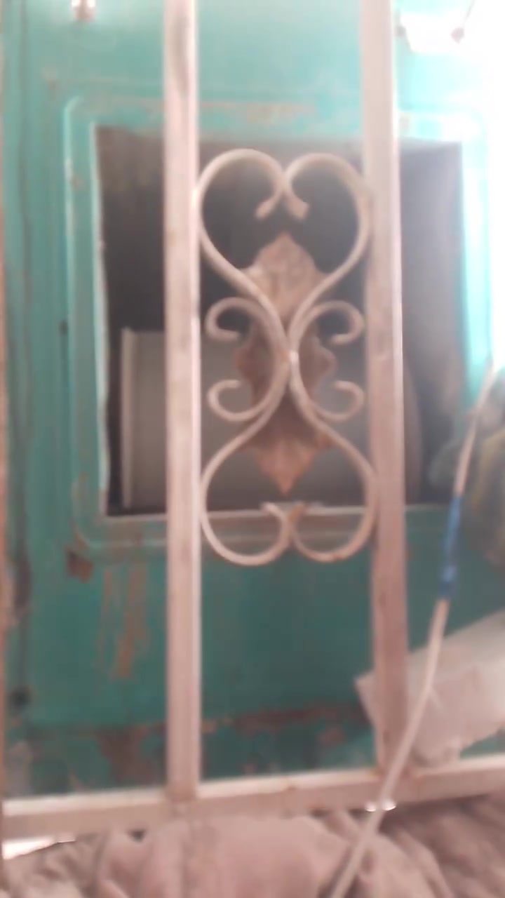 سلام وعليكم مبرده لبيع حجم 2 ونص شغاله مابيهه شي بس تبديل يطغات حته زيد سرعه سبب البيع جبت ام كتف سعر 60 الف مكاني بغداد ازعفرانيه ***********
