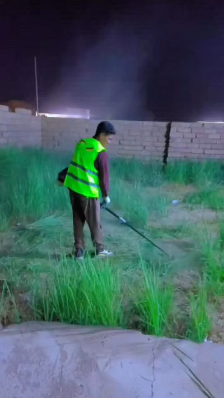​🌴 خدمة تنظيف وتنسيق الحدائق.. الثقة والضمان قبل كل شيء! 🌴
السلام عليكم ورحمة الله وبركاته.. تحية طيبة لأهلنا وعزوتنا الغوالي في قضاء بيجي وجميع القرى المجاورة (المزرعة، البعيجي، وكل النواحي) 🌺✨
​مستمرين وياكم بتقديم أفضل الخدمات وبأعلى جودة، ومثل ما تلاحظون بالفيديو والصور، هذا جزء من عملنا اليوم في قرية المزرعة وقرية البعيجي.. شغل نظيف، مرتب، وبأحدث المعدات لتغيير مظهر حديقتك بالكامل! 🛠️🏡
​🔥 عرض التحدي والأمانة (شعارنا الثقة):
​"اشتغل وإذا ما ترضى وتقتنع بالشغل.. لا تدفع ولا دينار!" 🤚❌
رضاكم هو كسبنا الحقيقي، والرزق والتوفيق أولاً وأخيراً على رب العالمين. 🤲
​💼 الخدمات التي نقدمها:
​تنظيف شامل للحدائق وإزالة الحشائش الضارة والأشجار الميتة 🍂
​ترتيب وتنسيق وتعديل مظاهر الحدائق المنزلية والعامة 🌳
​قص وتشكيل الأشجار والثيل بلمسة فنية ومظهر يفتح النفس✂️
​كافة أعمال التنظيفات الخاصة بالمسطحات الخضراء والحدائق 🌾
​📞 للتواصل والاستفسار:
​أخوكم وابنكم في الخدمة دائماً: يونس الأحمد الجبوري
اضغط على الرقم واتصل مباشرة، واحنا نجيك وين ما تكون:
📱 [***********]
​🏷️ #هاشتاقات_التصدر:
​#بيجي #قرية_المزرعة #قرية_البعيجي #صلاح_الدين #تنظيف_حدائق #تنسيق_حدائق #حدائق_بيجي #أهل_بيجي #شغل_نظيف #ثقة_وأمانة #يونس_الاحمد_الجبوري
