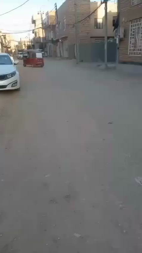بيت للبيع بمساحة 110 متر واجهه 11 نزال 10 سند 25 اقرار محكمه بناء طابوك درجه أولى يحتوي على 3 غرف مع صاله واستقبال ومطبخ وصحيات داخلية وخارجية العنوان كربلاء كنطرة السلام يبعد عن مركز المدينة كيلو خدمات كامله السعر 180 مليون قابل للتفاوض للأستفسار*********** / ***********
