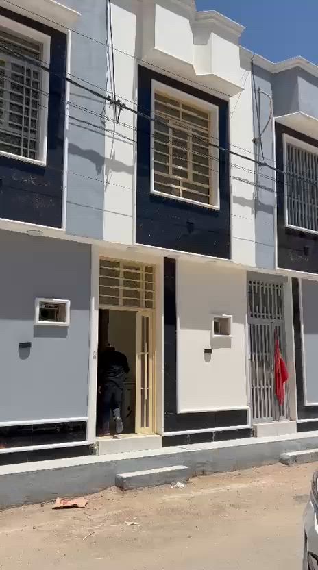 بسم الله الرحمن الرحيم بيت 🏠 للبيع مو اجار
بيت ٥٠متر طابق ونص  2 غرف نوم  لبيت طابوك 
بنا درجه اولى 
 جميع الخدمات متوفره ماء كهرباء مجار
موقع حي ذلفقار سايدين مال جاير  يبعد عن الامام 2 كيلو
سند 25 اقرار محكمة 

 يصلح حسينيه للزوار او سكن 
للاستفسار الاتصال على الارقام التالية
*********** واتساب. 
*********** منذر الدفاعي
