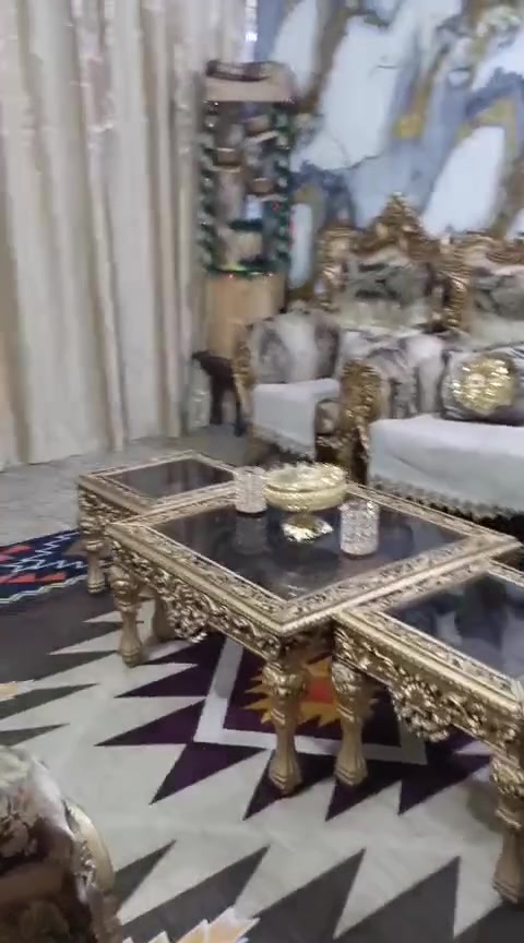 سلام  عليكم تخم البيع 10 مقعد ما مستخدم شي قليل مثل ما شوف بل فيديو سعر 600 مكاني الطالبيه *********** واتساب
