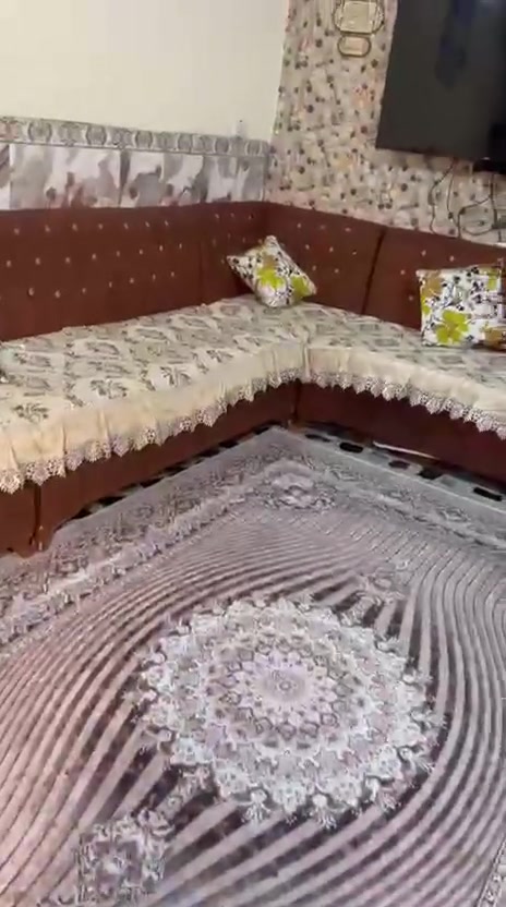 سلام عليكم نص قطع البيع قطاع 35 مقابيل 70 
بناء حديث يحتوي استقبال مطبخ وصحيات 
الطابق الثاني 2 غرف نوم مع صحيات
***********
