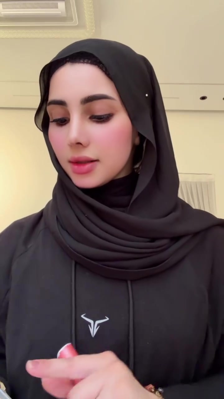 "الجمال يبدأ بتفاصيل صغيرة، والعطر هو الهوية التي تبقى بعد أن تغادر... ✨"

​مراجعة صريحة ولطيفة لعطر Kukh (P37)؛ ثبات يأسر الحواس، وتغليف فاخر يكمل أنوثتكِ وطلتكِ اليومية. 🖤

​"سرّ الأناقة والثبات اللي يكمل يومكِ! 🌸✨"

​جربت وياكم اليوم عطر Kukh P37 والتفاصيل تجنن! لمسة فخمة، ثبات ممتاز، ورائحة راقية تعبر عن حضوركِ.

​بين الثبات اللطيف والفوحان الناعم، عطر Kukh P37 يثبت أن الأناقة تكمن في التفاصيل البسيطة والراعية.

للطلب والأستفسار يرجئ مراسلتنا علئ الواتساب *********** 

​#عطور #جمال #مكياج #عطر_كوخ #KukhPerfume عطور_خليجية مراجعة_عطور BeautyTok FragranceReview عناية_بالبشرة
