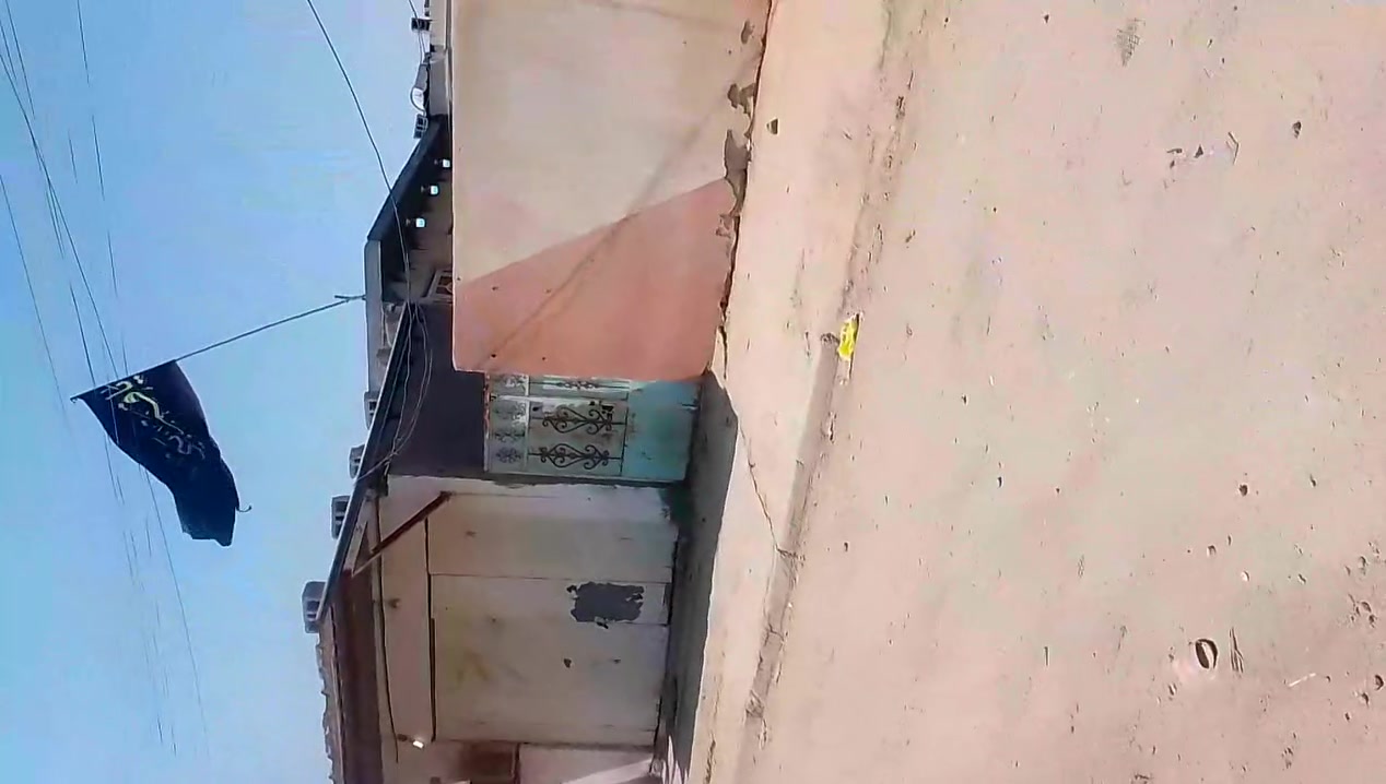 سلام عليكم بيت خدمات بين الطابو ماكو يمه بيوت بس واحد خدمات والباقي طابو البيت كونكريت المساحه300مكان البيت شارع السوداني الستفسار هاذا رقمي*********** وبي واساب
