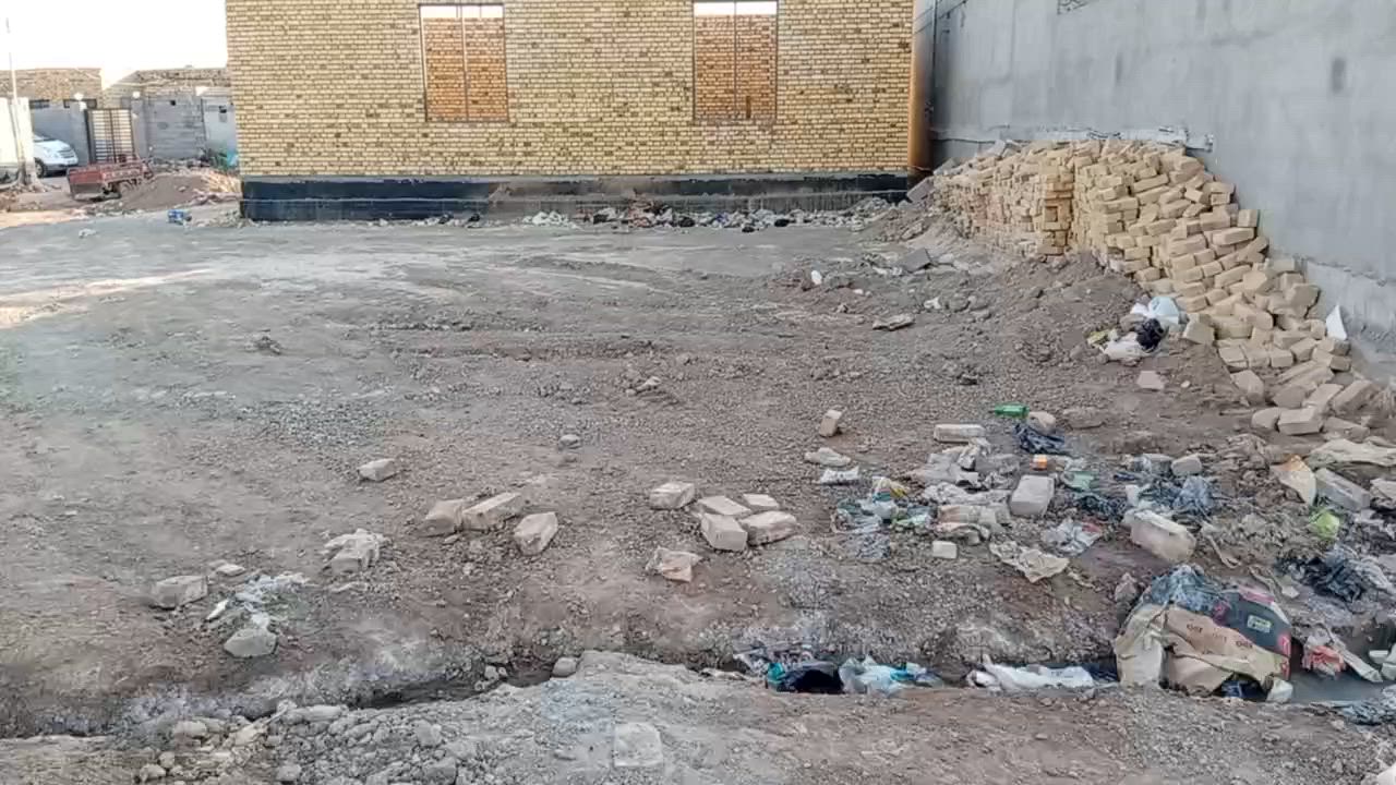 السلام عليكم اخوان قطعتين للبيع قريبات ع الشارع كلش  وحده مساحتها (300) والثانيه مساحتها (260) تبعد عن الشارع 7 قطع حي السلام مقابيل ركيوه  للاستفسار اكثر ***********
