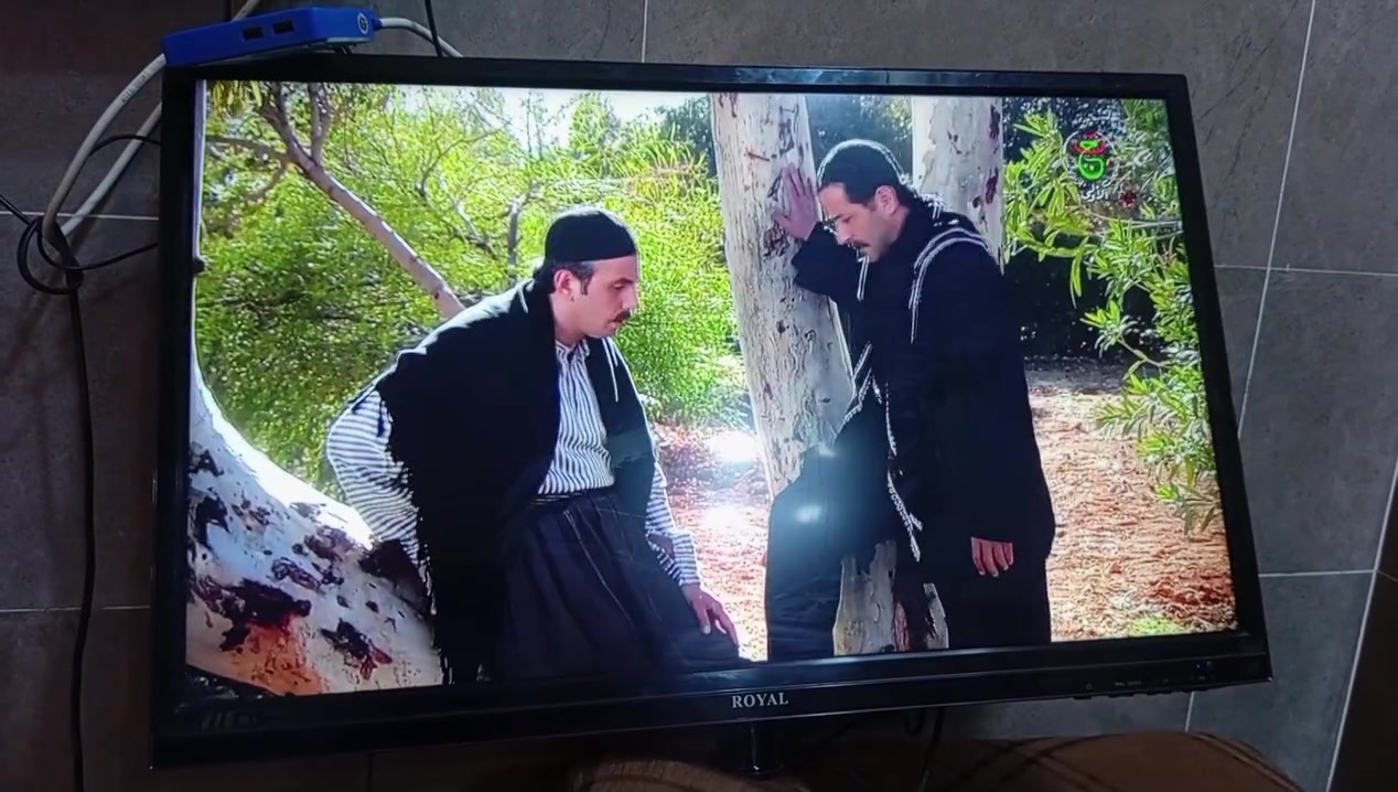 السلام عليكم اخوان تلفاز شغال حجم 32  رويال  مستعمل قليل درجه اولى سعره 80 وبيه مجال مع قاعده 
للاستفسار ***********
