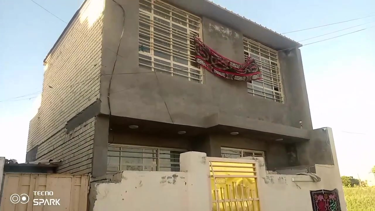 بيت طابقين مساحة ٧٥ متر القطعه مربعه متكون من استقبال صالة غرفه  صحيات ثنين وترك وطابق ثاني غرفه وحولي وسطح 
العنوان سدة جنابات مقابل اسواق حسون فرعي الحداد عارضي ب٤٥ وقابل للتفاوض  للاستفسار الاتصال 

***********
