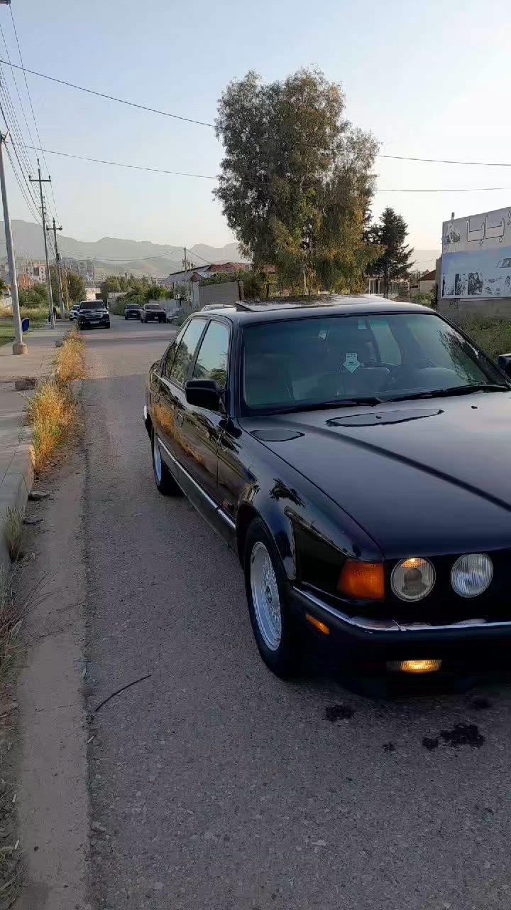 بي ام 730 اصل 6 سلندر مفتوح
موديل 93 
عام بخ جمالية 
رقم دولي جديد تحويل ثاني يوم 
كير ومكينه بل كارتون توماتيك 
حجر كزوز بيها ابلادي
ثبريد عل اسويج ثلج شرط
صدر أمامي خلفي جديد 
طخم ويل خليه ابلادي مو تجاري
سلايت
دبل ايربك
4 جامات كهرب
كشنات كهرب 
السيار عل وضع الشركه 
اخوان كلشي اكو بلسوك ونظافة تحكم
السعر 63 ومجال جدا بسيط
مكان السياره زاخو 
رقم *********** اسيا
رقم *********** واتساب
