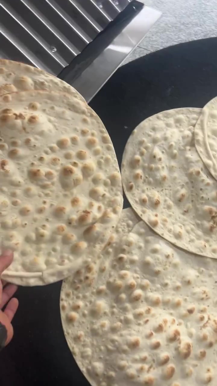 السلام عليكم 

مخبز فول اوتماتيك للبيع الجهاز نضيف ما مستخدم هواي تريد تخبز بي يدوي تريد بالجهاز امانه الله نضيف اخو الجديد شغله والخبز مالته مثل ما موضح بالصوره يفيد اهل المواكب الحسينيه بالزياره اعلمك ع شد والفتح مالته واعلمك عليه شلون تستخدمه كلش سهل ما يرادله شي للاستفسار الاتصال ***********
