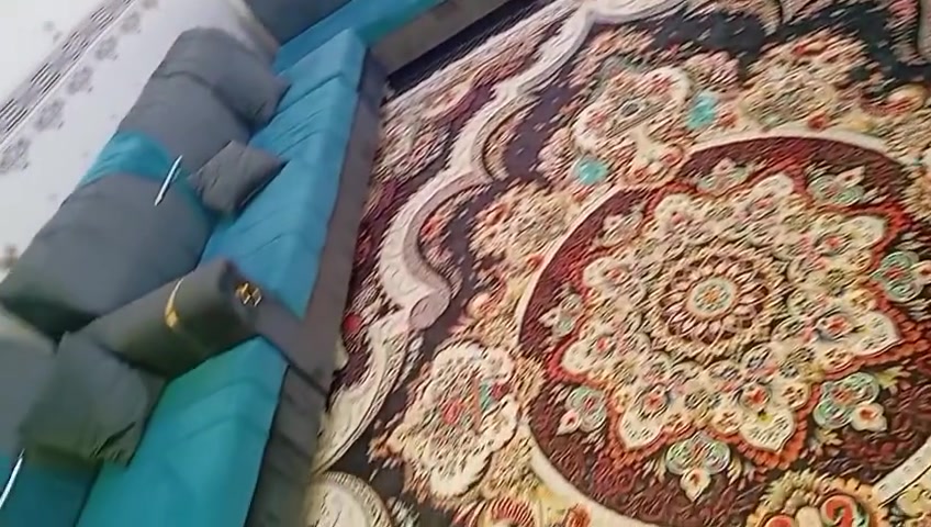السلام عليكم قنفات للبيع ديوان كامل جديد ما مستعمل بيع مستعجل بعده جديد مكاني السعر 850  القرنه الثغر ***********
