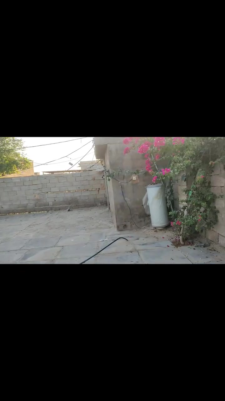 دار سكن للبيع كافه الخدمات موجوده سعر مناسب ٣٢
المساحه ٣٤٠ متر 
العنوان تقاطع النهروان ٩ نيسان 
مدارس تبليط خدمات كامله 
للاستفسار ***********
