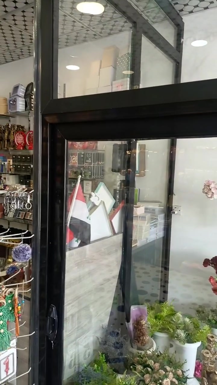 السلام عليكم 
قاطع ألمنيوم مع زجاج باب إسلايت نظيف جدا ومرتب استعمال قليل المكان بغداد السعر مليون ونص وبيه مجال بسيط
للتواصل على الرقم *********** غير متواجد فيس بوك
