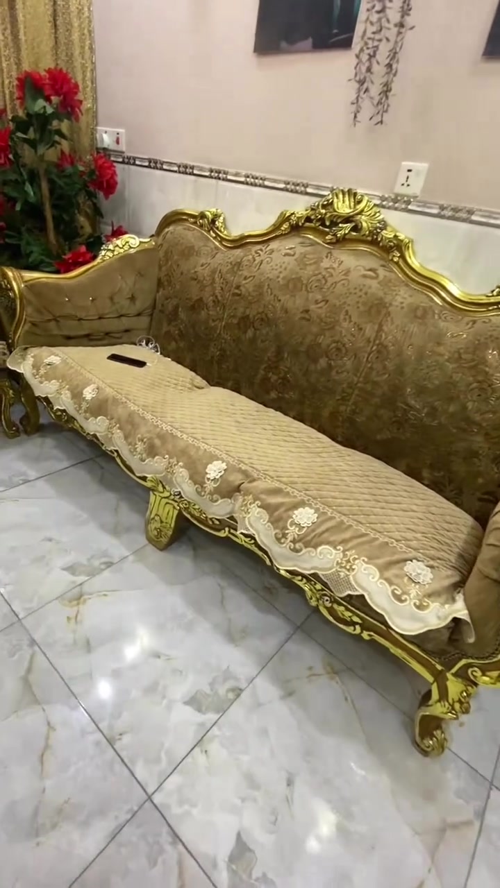 تخم زان مصري درجه اولى ٥٠٠ الف وبي مجال تفاصيل التخم ٢ قنفات كبار و٤ كراسي و٢ طبلات مدورات وطبله جبيره الطبلات كلها مرمر :***********
